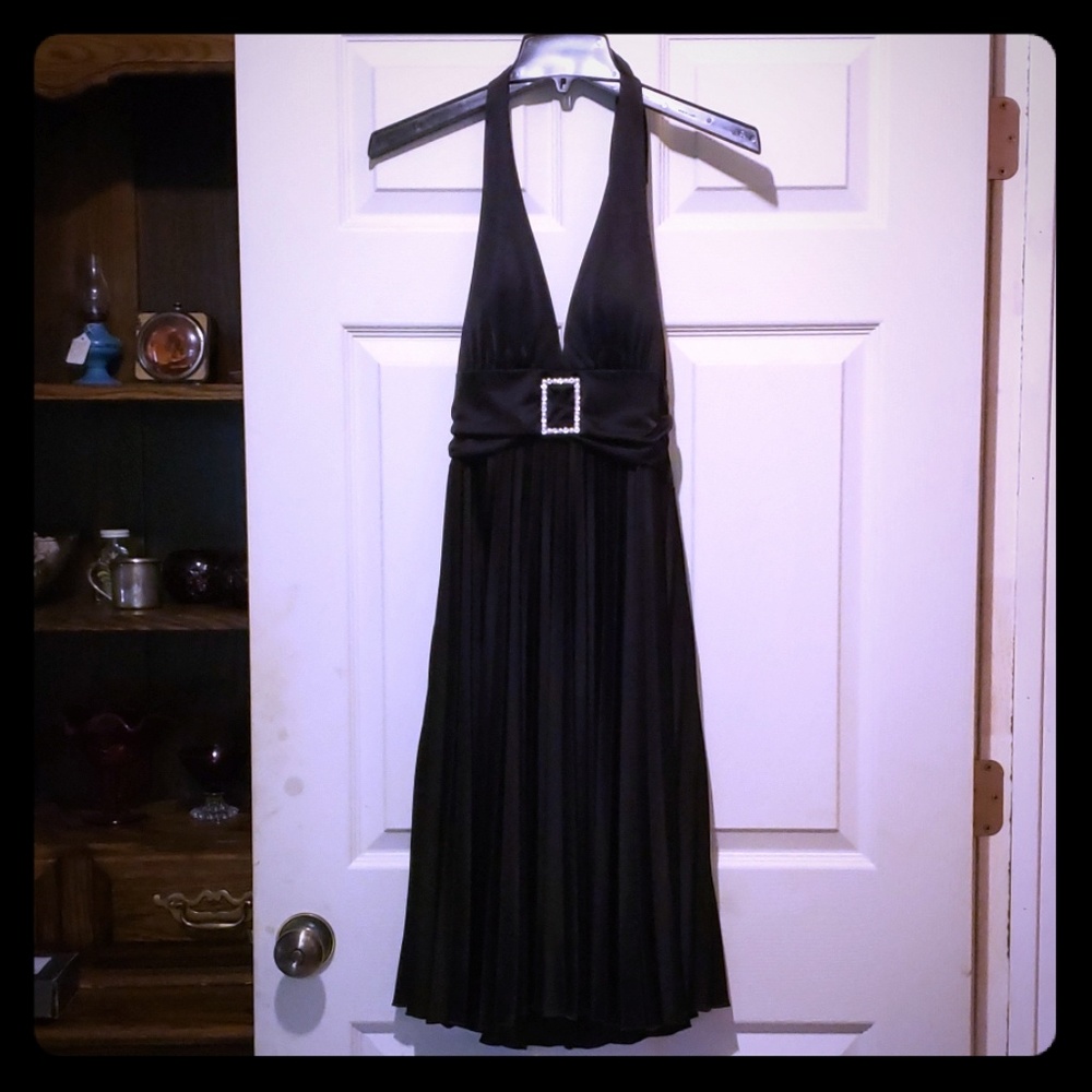 Speechless lowcut black pleated dress